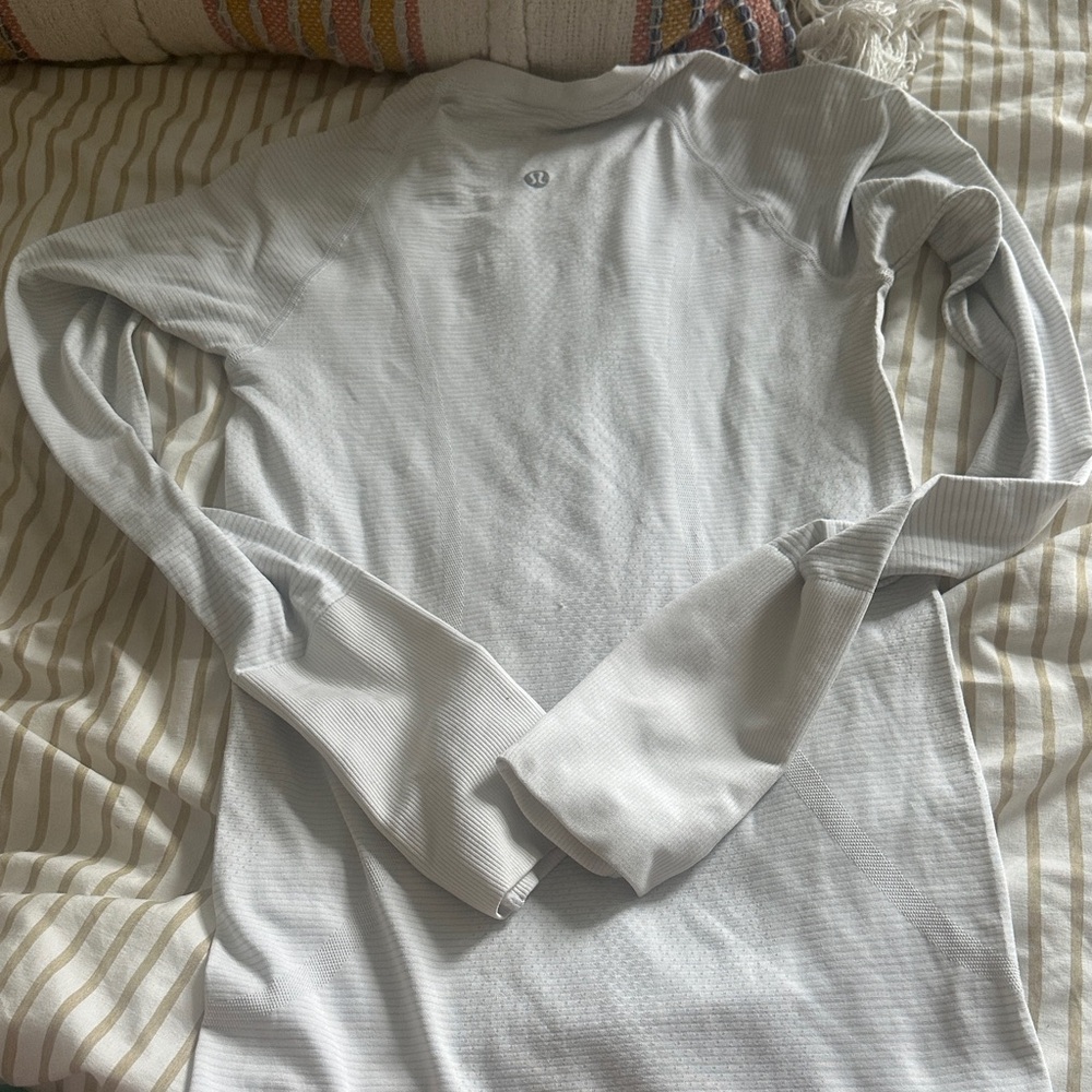 Lululemon woman’s whiteLong Sleeve Shirt